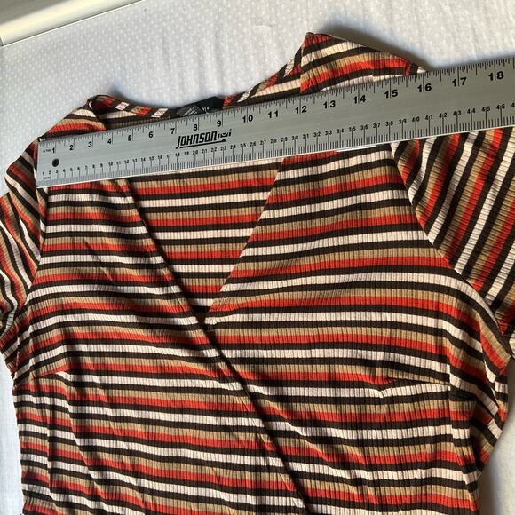 Forever 21 Women’s Short Sleeve V-neck Peplum Blouse size 3XL, Black Beige Red - Picture 3 of 8